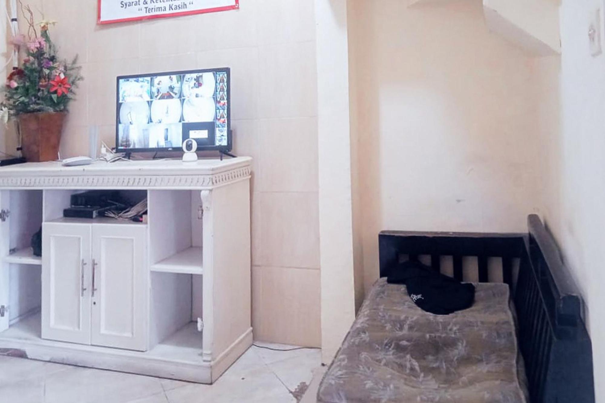 Makaliwe Mitra Reddoorz Jakarta